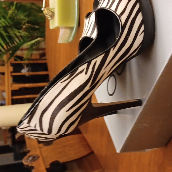 ALDO Peek Toe Heels - Picture 2 of 7